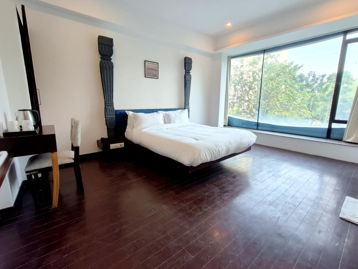 The Sky Imperial Hotel Yahvi Vadodara Exterior photo