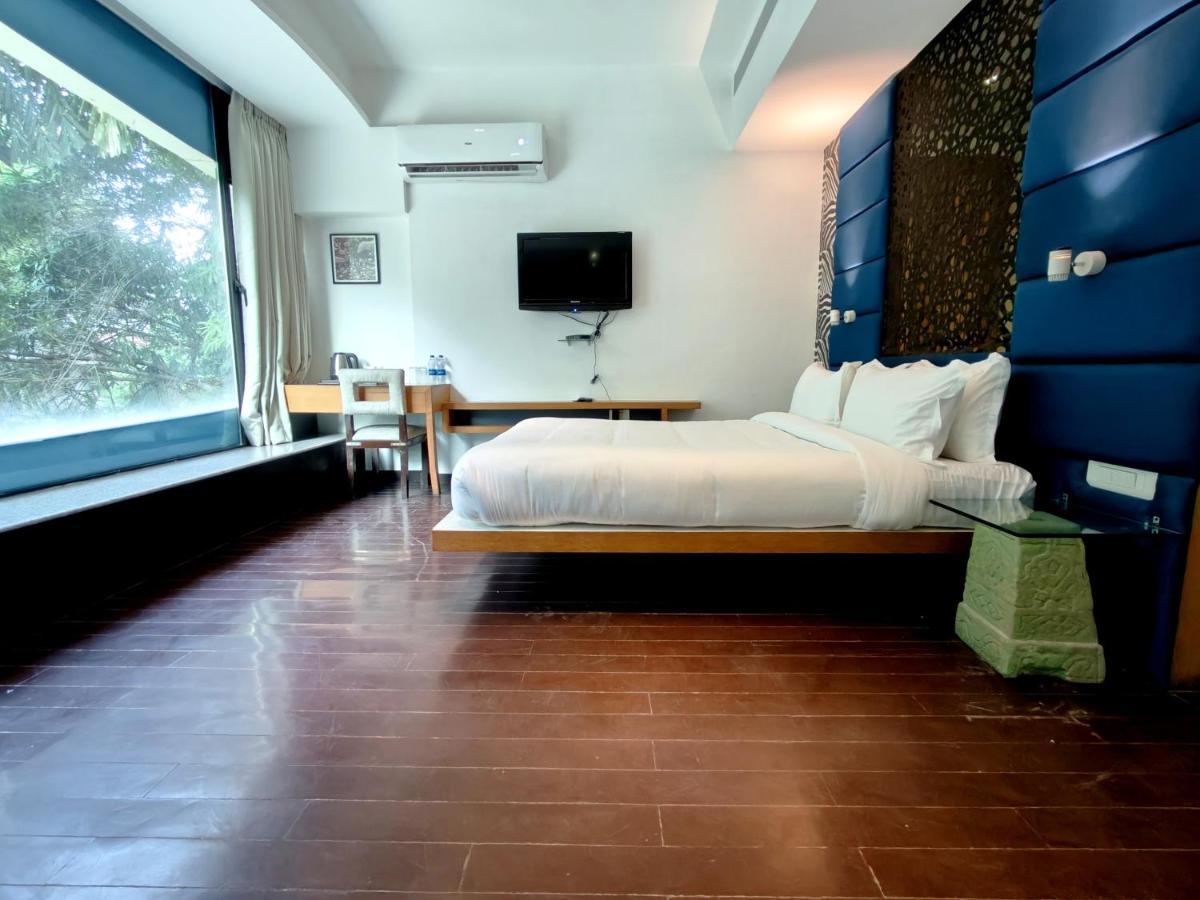 The Sky Imperial Hotel Yahvi Vadodara Exterior photo