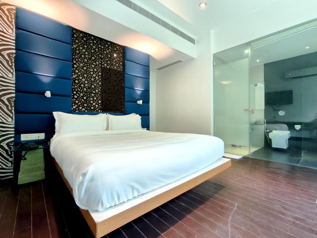 The Sky Imperial Hotel Yahvi Vadodara Exterior photo