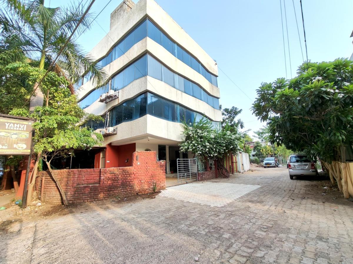 The Sky Imperial Hotel Yahvi Vadodara Exterior photo