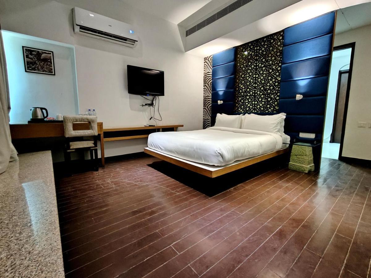 The Sky Imperial Hotel Yahvi Vadodara Exterior photo
